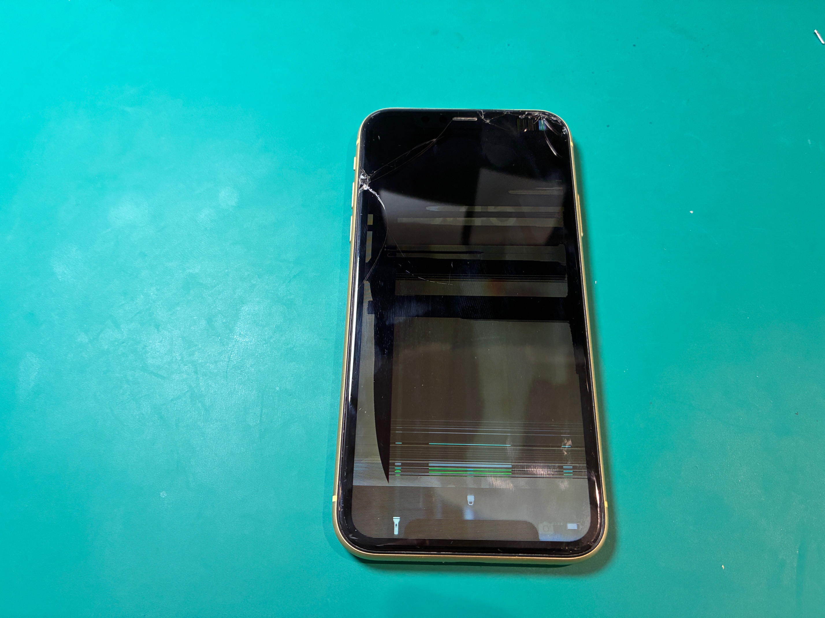 大阪からお越しのお客様よりiPhoneXRの画面交換をご依頼いただきました！